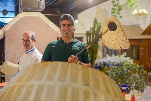 حسین حفیظیان (مدیریت)